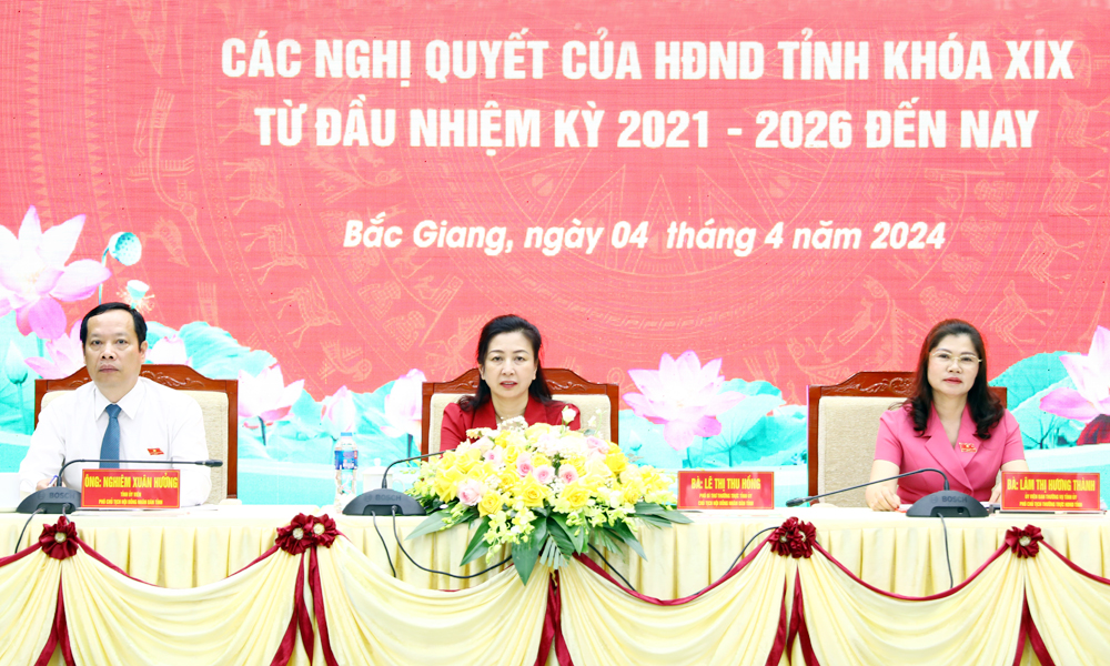 Các đồng chí Thường trực HĐND tỉnh chủ trì hội nghị.
